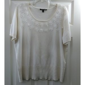 White Cable & Gauge Sweater w/flower accents XL